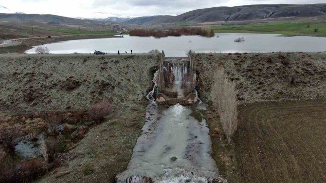 Çiftçinin Ekinleri Gibi Hayalleri De Sular Altında Kaldı
