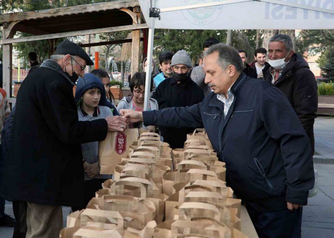 Talas’ta ‘Biz Pişirelim Siz Ulaştırın’ Bu Yıl Da Devam Ediyor