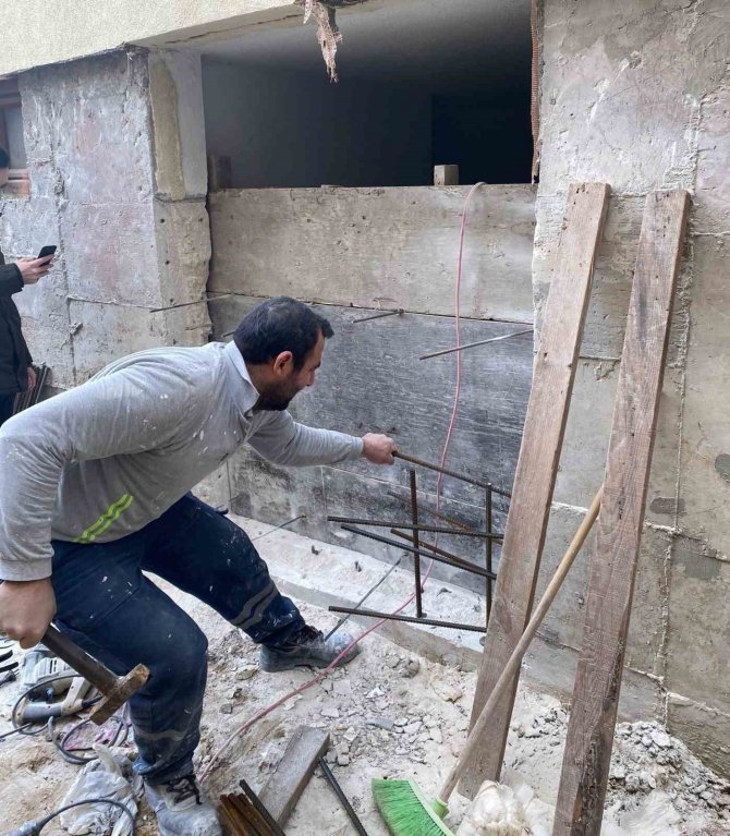 Perde Betonu Kesilen Bina Yeniden Onarılacak