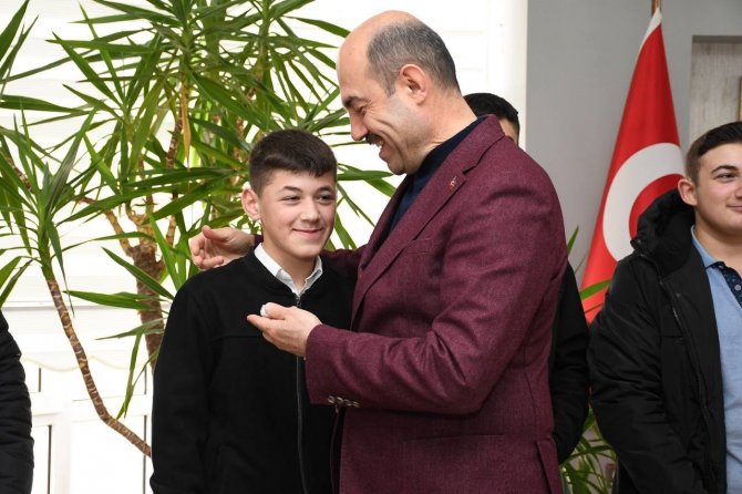 Başkan Ali Kılıç’tan Başarılı Sporculara Ödül