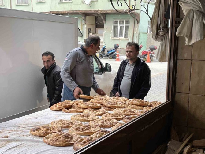 Türkiye’de Genelinde Fiyatı 10 Tl Olarak Açıklanan Pide Çankırı’da 7,5 Tl’ye Satılacak