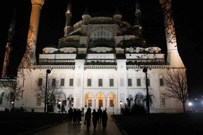 Adana’da Teravih Namazı Kılındı