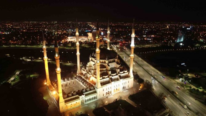 Adana’da Teravih Namazı Kılındı
