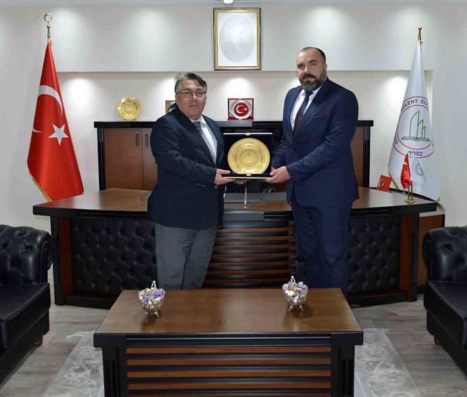Doç. Dr. Vasyl Mamray’dan Rektör Özölçer’e Ziyaret