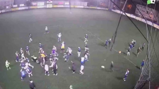 Üsküdar’da Futbolcuların Birbirine Girdiği Kavganın Yeni Görüntüleri Ortaya Çıktı