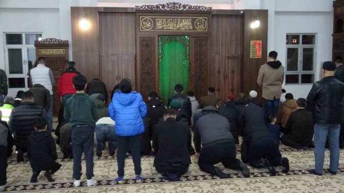 Van’da İlk Teravih Namazı Kılındı