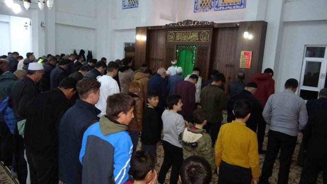 Van’da İlk Teravih Namazı Kılındı