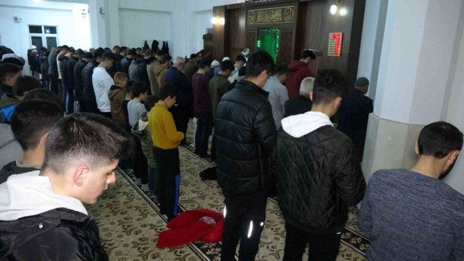 Van’da İlk Teravih Namazı Kılındı