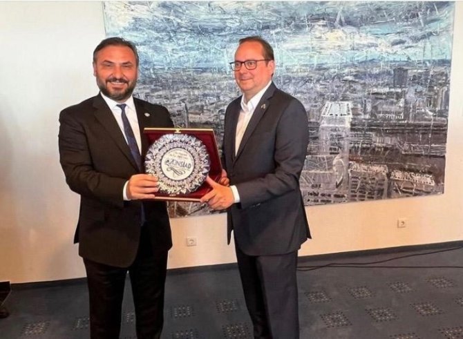 Essen Belediye Başkanı Kufen’den Zonsi̇ad’a Teşekkür Mektubu
