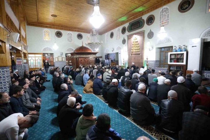 İ̇negöl’de İlk Teravihi Ayasofya Camii İ̇mam Hatibi Kıldırdı