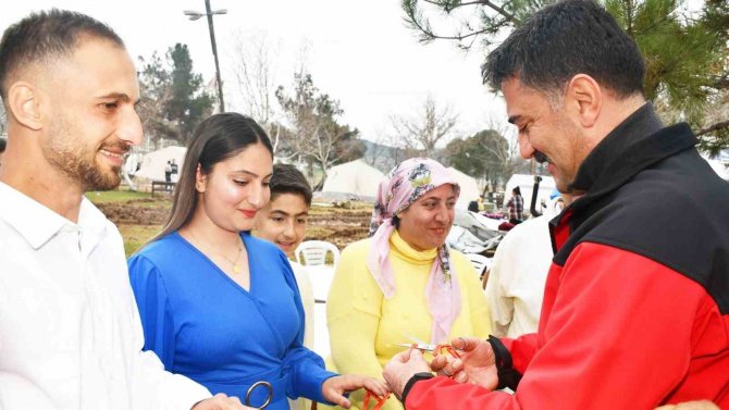 Afad Koordinatörü Vali Tekbıyıkoğlu, Depremzede Gence Kız İstedi