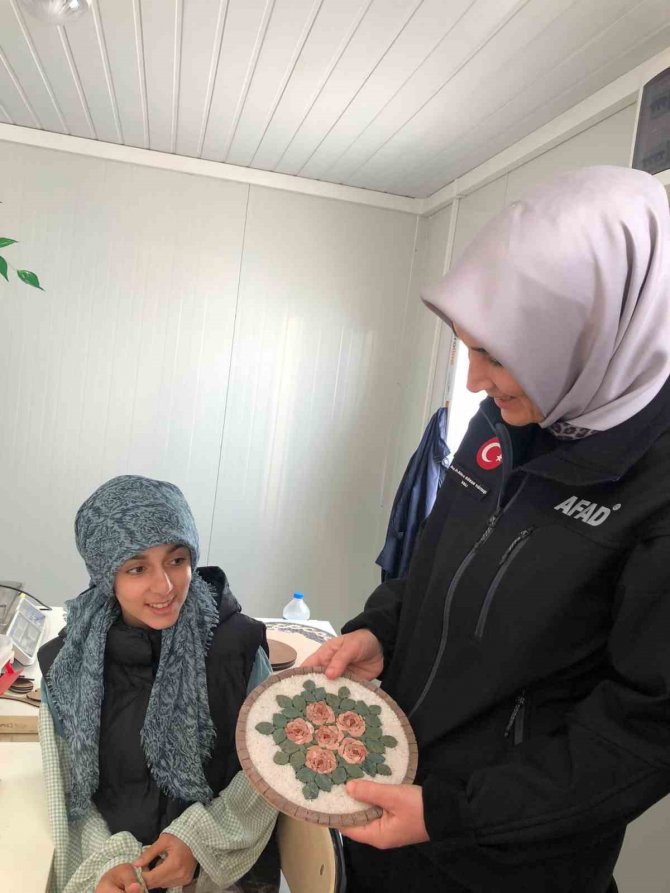 Vali Yiğitbaşı, Deprem Bölgesinde Çalışmalarını Sürdürüyor