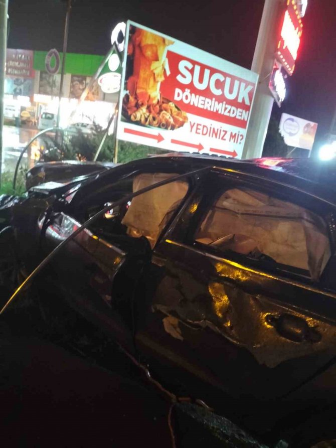 Tıra Çarpan Otomobil Sürücüsü Hayatını Kaybetti