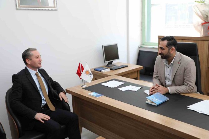 Ağrı Milli Eğitim Müdürü Kökrek’ten, Ak Parti Ağrı İ̇l Başkanlığına “Hayırlı Olsun” Ziyareti