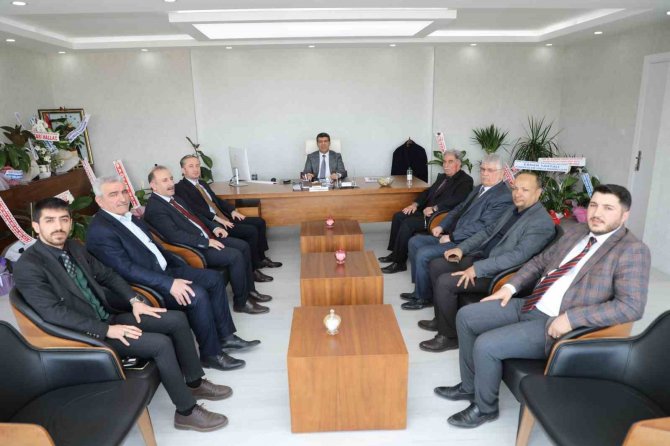 Ağrı Milli Eğitim Müdürü Kökrek’ten, Ak Parti Ağrı İ̇l Başkanlığına “Hayırlı Olsun” Ziyareti