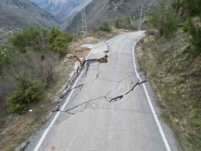 Amanos’ta Depremle Yarılan Dağ Doğal Göletler Oluşturdu