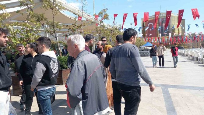 Böyle Uyku Keyfi Görülmedi, Ortalık Karıştı Uyku Keyfini Bozmadı
