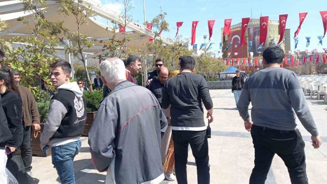 Böyle Uyku Keyfi Görülmedi, Ortalık Karıştı Uyku Keyfini Bozmadı