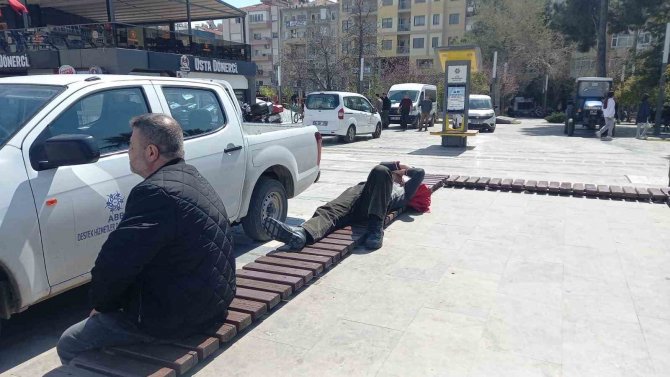 Böyle Uyku Keyfi Görülmedi, Ortalık Karıştı Uyku Keyfini Bozmadı