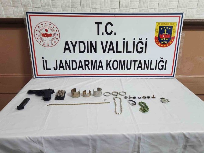 Hırsızlık Yaptıkları Evden Çıkarken Suçüstü Yakalandılar