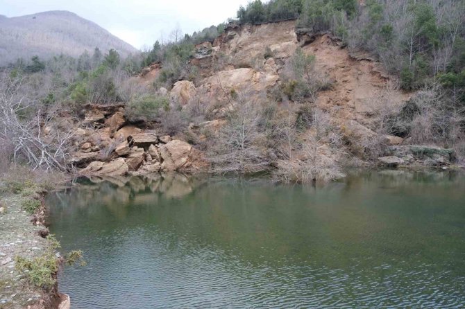 Amanos’ta Depremle Yarılan Dağ Doğal Göletler Oluşturdu