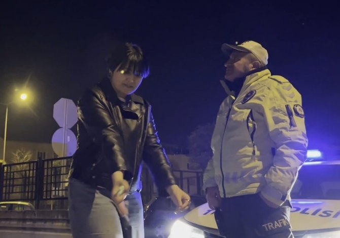 Alkollü Sürücünün Arkadaşı, Polis Ekiplerini Arka Sokaklar Dizisi Oyuncularına Benzetti