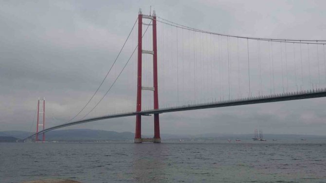 120 Metrelik Platform, 67 Metreye İndirilerek Çanakkale Köprüsü’nün Altından Geçirildi