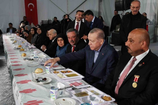 Cumhurbaşkanı Erdoğan: “Türkiye’yi Terörle Dize Getirme, Türk Siyasetini Marjinal Yapılar Eliyle Dizayn Etme Girişimini Hep Birlikte Boşa Çıkartacağız”