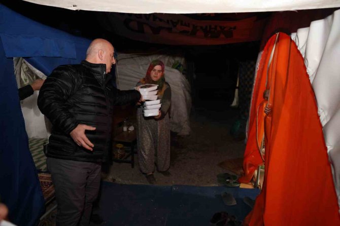 Başkan Bıyık, İlk Sahuru Depremzedelerle Yaptı