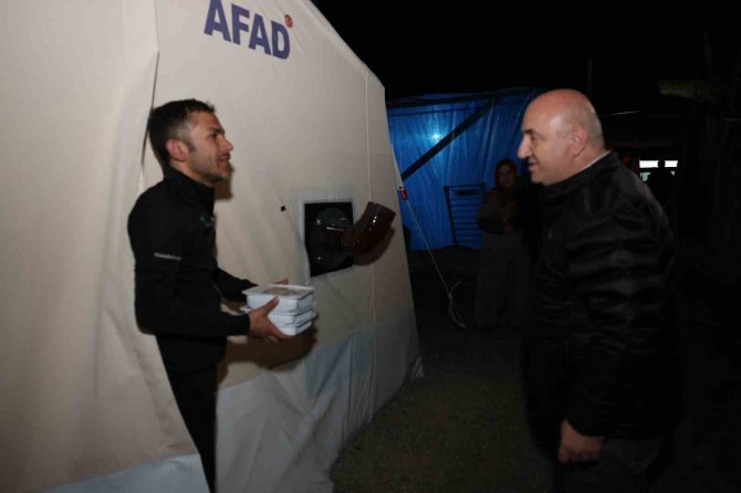 Başkan Bıyık, İlk Sahuru Depremzedelerle Yaptı
