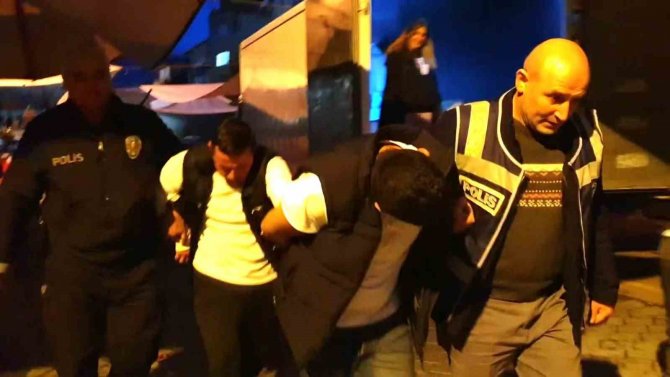 Silahlı Yaralama Ve Yağma Şüphelileri Kovalamaca Sonucu Yakalandı