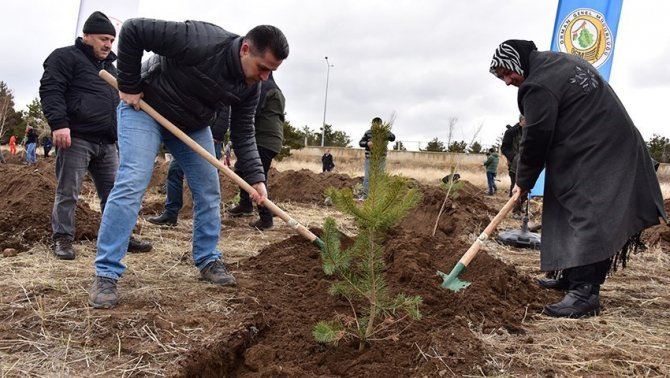 Etü Kampüsüne 6 Şubat Deprem Şehitleri Anısına Fidan Dikildi