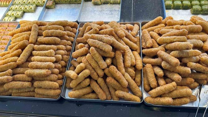 Erzurum’da İftar Sofralarının Vazgeçilmez Tatlısı ‘Kadayıf Dolması’
