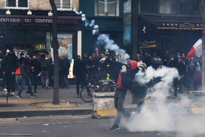 Fransa’da Protestocular Polisle Çatıştı: 58 Gözaltı