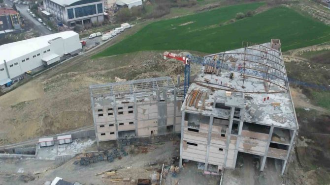 Hadımköy’de İnşaattan Dökülen Molozlar Faciaya Neden Oldu