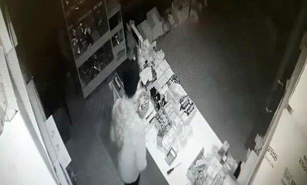 Market Faresi Kameraya Takıldı