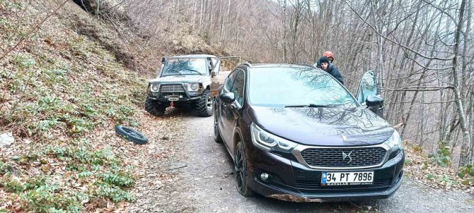 Kamp Yaptıkları Bölgede Kaybolan 3 Kişi Saatler Sonra Bulundu