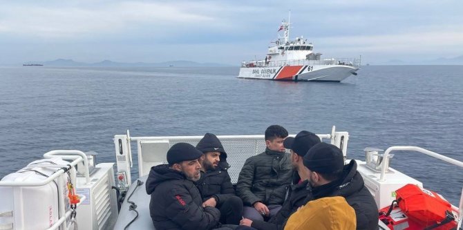 İ̇zmir’de 54 Göçmen Kurtarıldı