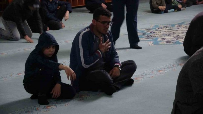 Deprem Bölgesi Kilis’te İlk Teravih Namazına Yoğun İlgi
