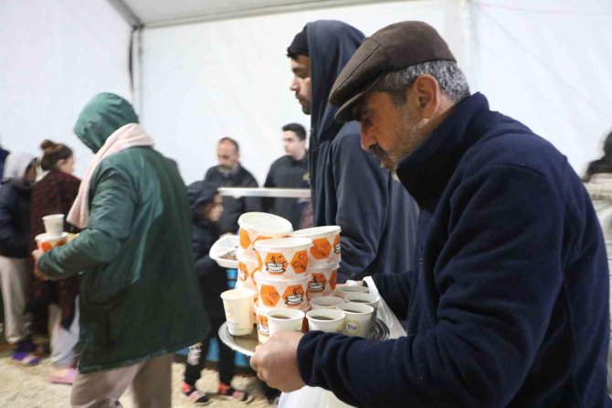Deprem Bölgesi Hatay’da İlk Sahur Çadırlarda Yapıldı
