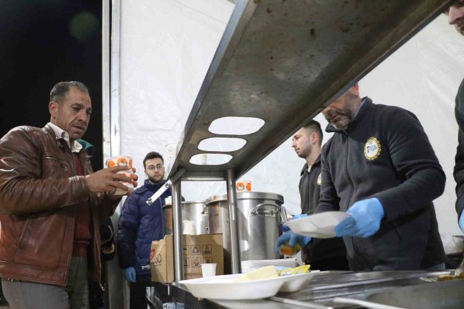 Deprem Bölgesi Hatay’da İlk Sahur Çadırlarda Yapıldı