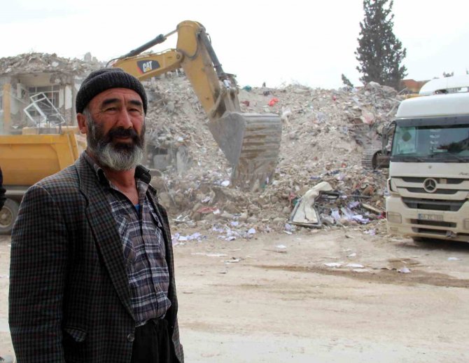 Oğlunu Ve Torunlarını Kaybettiği Depremi Anlattı: “7.7 Değildi, İki Katını Düşünün”