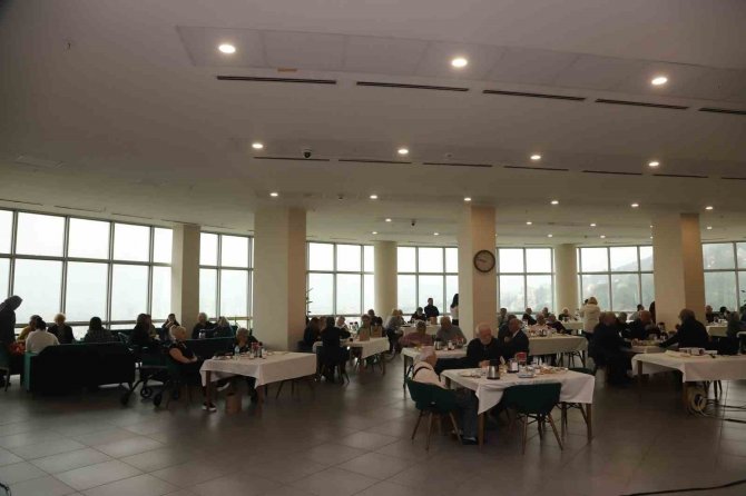 Kartal Belediyesi Yaşlılara Saygı Haftası’nda Huzurevi Sakinlerini Unutmadı