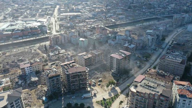 Kocaeli Büyükşehir, Hatay’da Enkaz Kaldırma Çalışmalarına Destek Veriyor