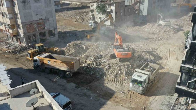 Kocaeli Büyükşehir, Hatay’da Enkaz Kaldırma Çalışmalarına Destek Veriyor