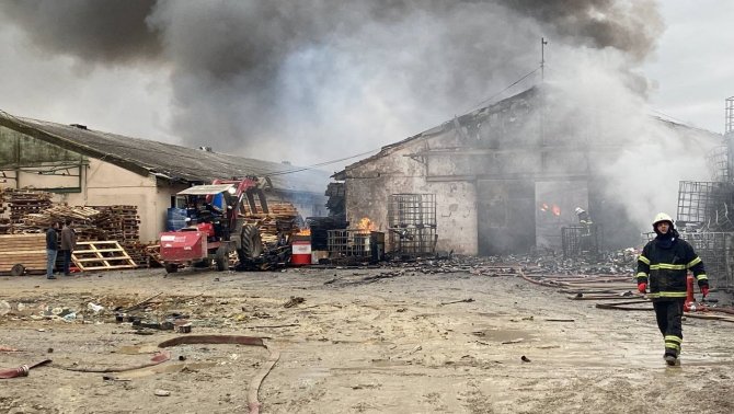 Gebze’deki Temizlik Malzemesi Deposunda Çıkan Yangın Kontrol Altına Alındı
