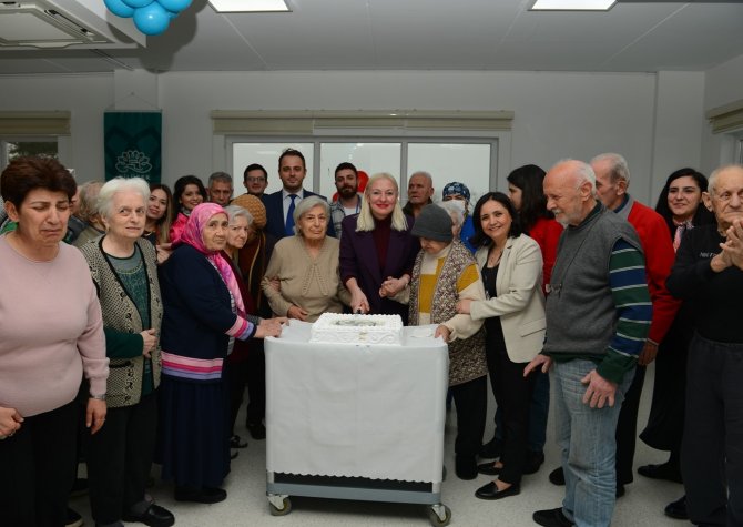 Başkan Erdem Huzurevi Sakinleriyle Buluştu