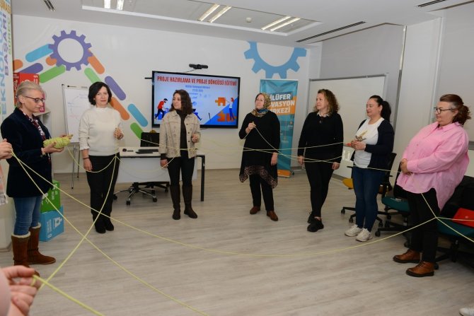 Nilüfer’de Kadın Derneklerine “Proje Hazırlama Ve Proje Döngüsü” Eğitimi