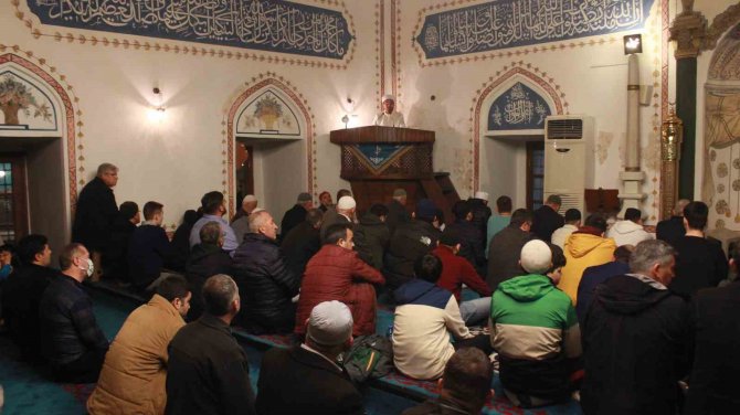 Kırklareli’de İlk Teravih Namazında Camiler Doldu