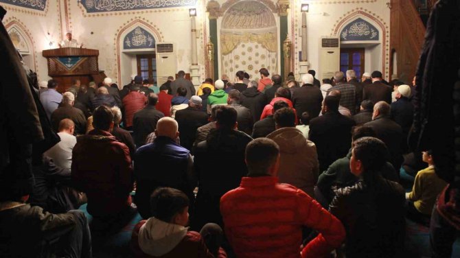 Kırklareli’de İlk Teravih Namazında Camiler Doldu